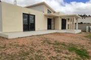OFIM immobilier offre en location une villa basse neuve F4 à 6min du Leader Price Ambatobe. LOUE