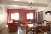 A louer une villa basse entièrement meublée de type F4 dans une résidence calme et sécurisée sis à Ankadindravola Ivato non loin de l'école primaire française C et à 5 minutes de l'aéroport.