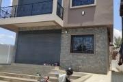 OFIM immobilier offre en location deux Villas neuves à étage F4 sis à Androhibe qui est à moins de 5min d'Ivandry.