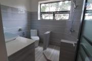 A louer un appartement de type T3 à usage mixte au rez de chaussé d'un immeuble de standing avec piscine sis à Imerinafovoany Talatamaty. (NON DISPONIBLE)