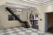 OFIM immobilier offre en location villa meublée disponible de suite dans une petite résidence sécurisées 24/24 sise à Itaosy à 4min à partir de la Galana Andranonahoatra.DISPONIBLE