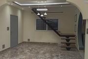 OFIM immobilier offre en location villa meublée disponible de suite dans une petite résidence sécurisées 24/24 sise à Itaosy à 4min à partir de la Galana Andranonahoatra.DISPONIBLE