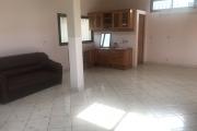À louer une maison indépendante 2 étages type F4 dans un quartier calme de Mandriambero Ambohidratrimo à quelques mètres de la route nationale 4 et non loin de l’école vision valley.