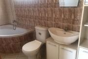 À louer une maison indépendante 2 étages type F4 dans un quartier calme de Mandriambero Ambohidratrimo à quelques mètres de la route nationale 4 et non loin de l’école vision valley.