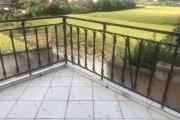 À louer une maison indépendante 2 étages type F4 dans un quartier calme de Mandriambero Ambohidratrimo à quelques mètres de la route nationale 4 et non loin de l’école vision valley.