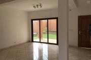 À louer une maison neuve à étage de type traditionnel dans une résidence clôturée avec 3 chambres sis à Ambohijanaka non loin de l’école  Peter Pan et by pass. NON DISPONIBLE