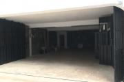À louer une immense villa à étage de type F5 récemment rénovée avec grand jardin bâti sur un terrain de 1800m2 non loin de l’école primaire française C et à 10 minutes de l’aéroport Ivato