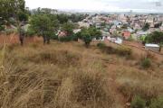 Beau terrain de 2100 m2  , clôturé, avec magnifique vue sur Nanisana Ambatobe- Antananarivo