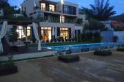 Spacieux appartement non meublé T4 de 150m2 avec piscine à débordement à 10 mn à pieds du lycée Français à Ambatobe (LOUE)