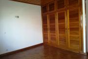 Une grande villa F8 à 5mn à pied du lycée à Ambatobe ( NON DISPONIBLE )