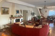 A vendre grande villa F6 de 300 M2 habitable  avec vue sur le lac Mamamba ambohibao. Contact Mr Jacky