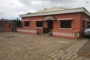 À louer une belle villa avec mezzanine de type F4 située à Andranoro Ambohibao non loin du centre commercial Leader Price (NON DISPONIBLE)