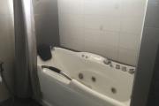 À louer un appartement meublé de standing type T4 à Tanjondava Talatamaty dans un quartier calme et non loin de l’école Vision Vallet