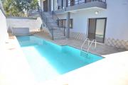 Location de 2 appartements T5 neufs avec piscine à 10mn de by pass et l'école Peter pan à Ambohijanaka