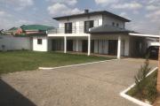 À louer une villa de standing type F5 dans un quartier calme et résidentiel de Mandrosoa Ivato à 5 minutes de l’aéroport international