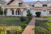 OFIM Immobilier offre en location une Villa à étage F8 sur Ambatobe à quelques pieds du Lycée Français dans une résidence sécurisée 24/24.LOUE