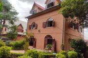 OFIM immobilier offre en location une Villa  deux étage avec 6 Chambres et 1salle de séjour sur Ambohitrarahaba à quelques minutes d'Ivandry ou Ambatobe