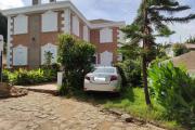 OFIM immobilier offre en location une villa à étage F6 sur Andohanimandroseza dans un quartier calme à environ 20min du centre ville