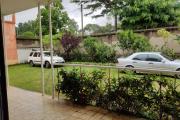 OFIM immobilier offre en location une villa basse F6 avec jardin sur Andoharanofotsy Malaza. LOUE