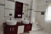 OFIM immobilier loue une charmante Villa à étage avec jardin dans un quartier calme sur Analamahitsy Androhibe