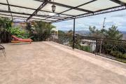 OFIM immobilier  loue une villa F6 sur un terrain de 1540m2 avec piscine et beau jardin sur Ambohibe à 10min D'Ambatobe