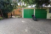 À louer une villa à étage entièrement meublée de type F4 dans un quartier calme et sécurisé avec vues sur le lac non loin de l’aéroport Ivato et l’école primaire française C.