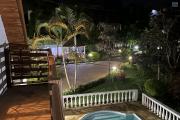 OFIM immobilier loue une charmante villa à étage avec piscine sur un terrain de 1 800m2 dans un quartier calme en bord de route d'Ambohibao