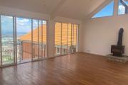 Un grand appartement T5 de 208m2 avec piscine à débordement à 20mn de l'Ambassade de France sur haute ville à Ambohipotsy ( CONTACT LALAINA 0340858376 )
