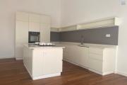 Un grand appartement T5 de 208m2 avec piscine à débordement à 20mn de l'Ambassade de France sur haute ville à Ambohipotsy ( CONTACT LALAINA 0340858376 )