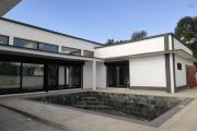 OFIM immobilier offre en l'ovation une villa F6 neuve avec piscine sur Ambatobe à 5min en voiture du Lycée Français.