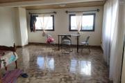 Ofim loue un bâtiment de 3 étages Idéal à usage de bureau, école, habitation sur Ambohitrarahaba à 2min de la route principale.