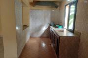 Ofim loue un bâtiment de 3 étages Idéal à usage de bureau, école, habitation sur Ambohitrarahaba à 2min de la route principale.