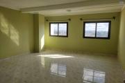 Ofim loue un bâtiment de 3 étages Idéal à usage de bureau, école, habitation sur Ambohitrarahaba à 2min de la route principale.