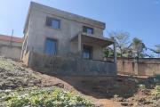 VENTE MAISON F4 SUR TERRAIN DE 874 m2 A AMBOHIDRATRIMO, contact Mr Jacky