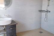 À louer un appartement de type T4 récemment construit dans une résidence sécurisée non loin de l'école Vision Valley et la nouvelle rocade d'Andranotapahina sise à Talatamaty et bord de la route principale RN4. (NON DISPONIBLE)