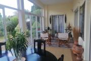À louer une villa à étage de standing avec piscine entièrement meublée de type F5 facile d'accès non loin de l'école primaire Claire Fontaine et la nouvelle rocade d'Andranotapahina, sise à Talatamaty bel air. Contact Mr Jacky 034 02 443 04