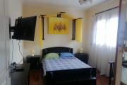 À louer une villa à étage de standing avec piscine entièrement meublée de type F5 facile d'accès non loin de l'école primaire Claire Fontaine et la nouvelle rocade d'Andranotapahina, sise à Talatamaty bel air. Contact Mr Jacky 034 02 443 04