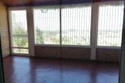 À louer une villa de type F4 avec mezzanine dans un endroit calme bord du chemin en pavé avec vue dégagée sur le lac d'Andranotapahana sise à Ambohidratrimo