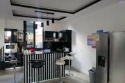 À vendre une grande villa de haut standing type F5 avec piscine, eau et électricité autonome sur un terrain de 7165 m2 situé à Ivato Soamanandray bout de piste. CONTACT 034 02 443 04