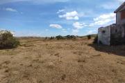 Terrain plat 3410 m2, prêt à bâtir avec maison à finir dessus à Ambohidratrimo