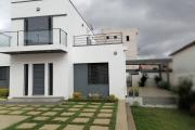 À louer une villa à étage style cubique de standing pré fibrée type F4 non loin de l'école Vision Valley et Claire Fontaine dans un quartier calme de Tanjondava Talatamaty (NON DISPONIBLE)