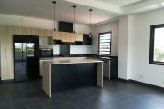 Un grand appartement T4 de 137m2 au 2ème étage d'un immeuble à Ivandry