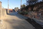 Vente d'un terrain entièrement clôturé d'une superficie de 588m2 en bord de la route principale à Ambatoroka