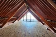 Maison à étage écologique de type F2 avec mezzanine bord du lac à louer courte ou longue durée, dans un endroit calme avec vue imprenable à quelques kilomètres de l'aéroport situé à Patrakala Ambatolampy Tsimahafotsy.