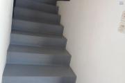 En location une villa à étage rénovée de type F5 dans un quartier calme et résidentiel non loin de l'école anglophone Vision Valley et à 10 minutes de l'aéroport sise à Talatamaty Ambonilaoka avec accès direct sur la nouvelle rocade d'Andranotapahina.
