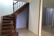 À louer une maison à étage neuve de type F4 dans un quartier résidentiel d’Ambohimahintsy Ambohimangakely avec accès facile à tout type de véhicules