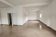 À louer un bâtiment de R+2 type T6 idéal pour bureaux ou usage professionnel bord de route principale sise à Ivandry. Contact 0340244304