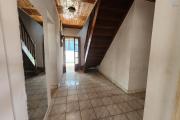 À vendre une villa à étage de type F5 avec mezzanine située à Ankadikely Ilafy sur un terrain de 663m2 bord de route goudronnée