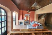 À louer une villa meublée contemporaine à étage de type F4 avec piscine non loin de l'école primaire française C et l'école Georges Brassens sise à Ambohibao. (NON DISPONIBLE)