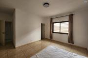 À vendre : Villa neuve et moderne de plain-pied, de type F5, située dans le quartier calme et résidentiel d'Angodongodona, Iavoloha. Sur un terrain de 700m2